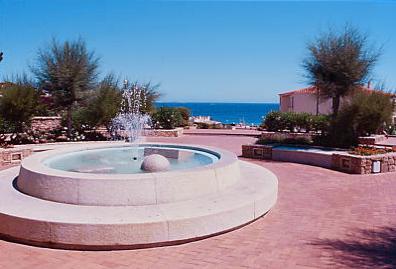 baja_sardinia_fontana.jpg 19.9K
